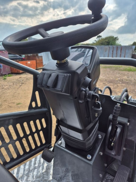 Elektro Hoflader L1580e mit Schaufel